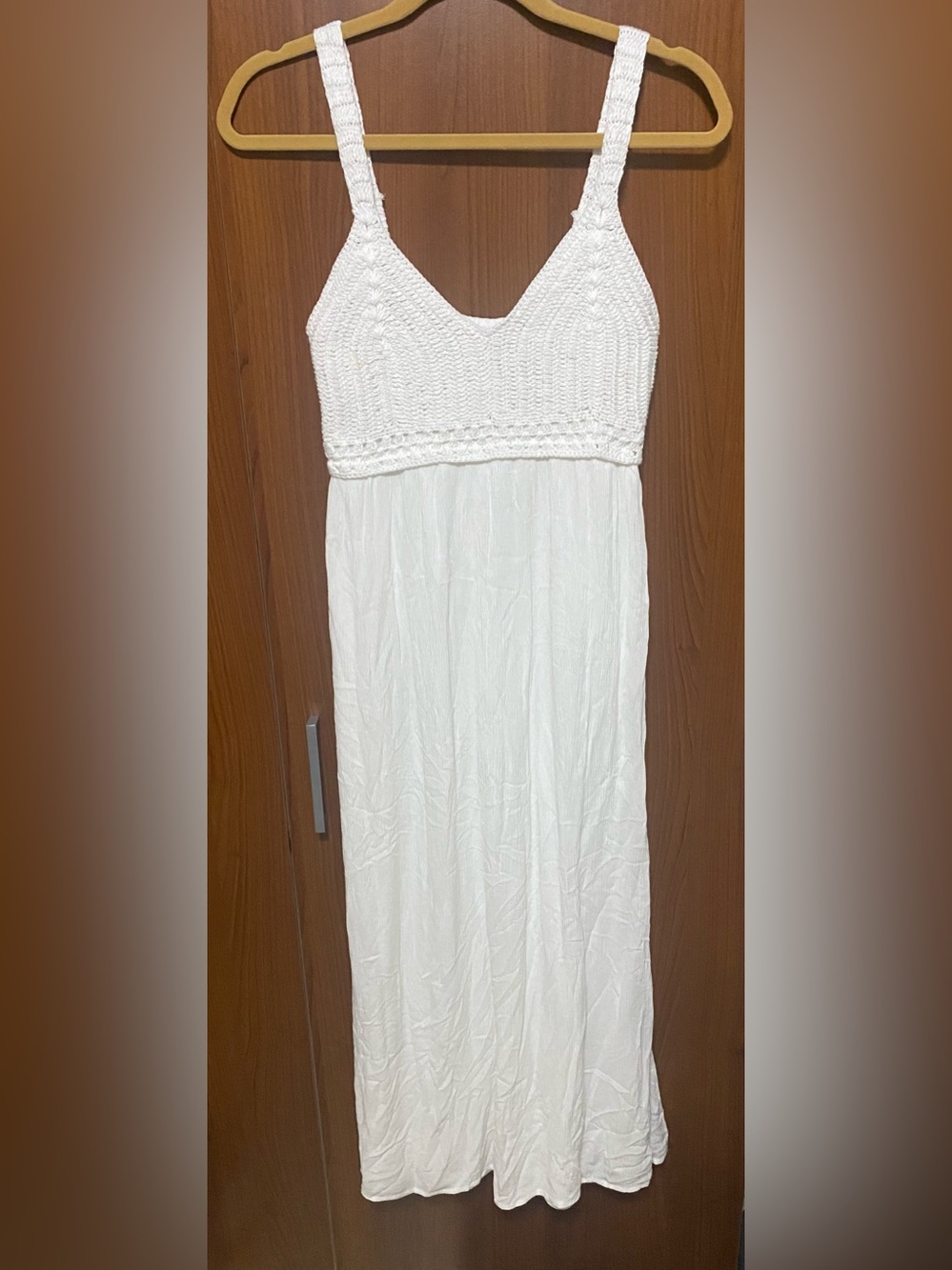 Sincerely Jules white maxi dress featuring a V-neck crochet bodice Size Small
